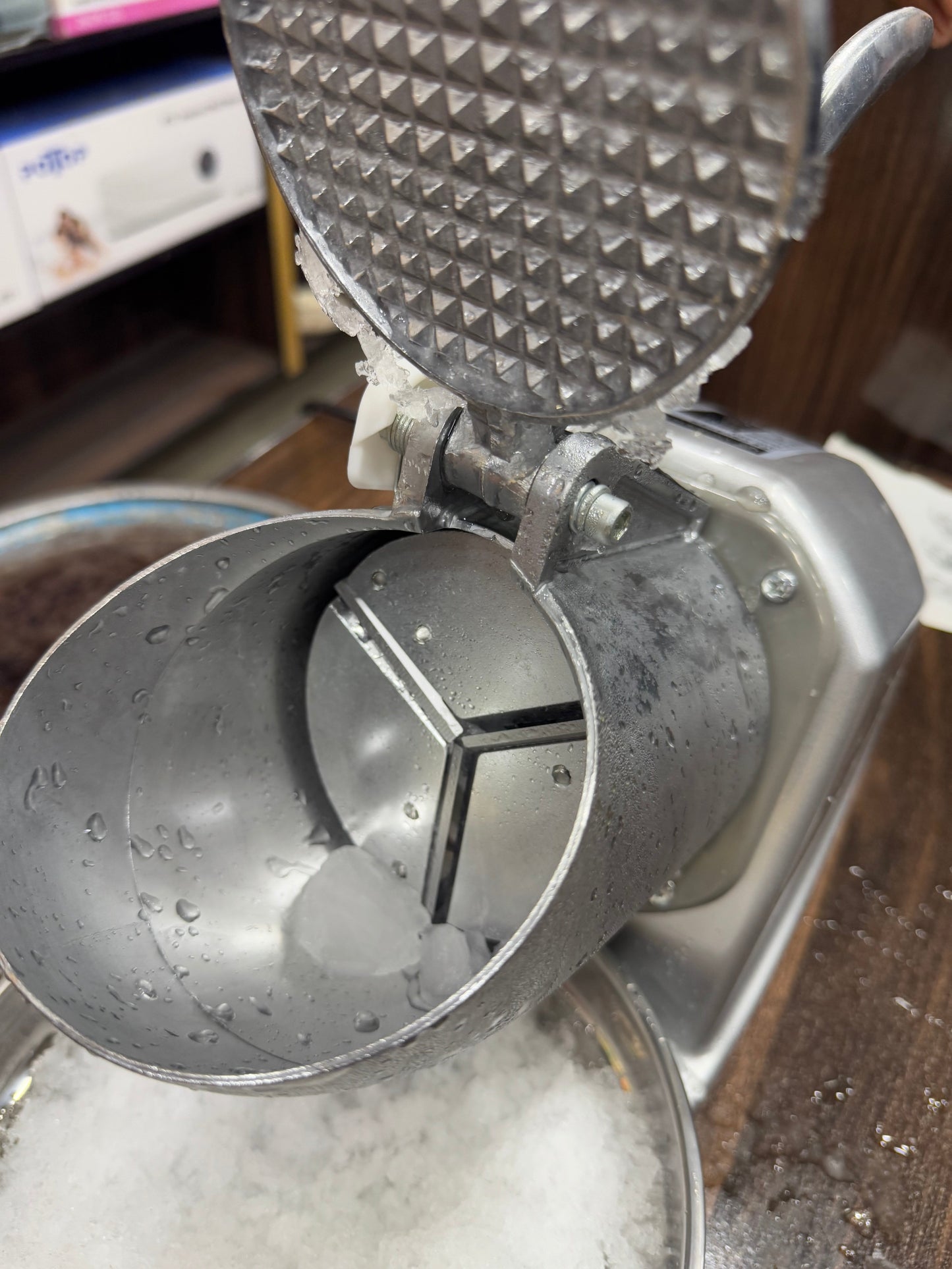 Ancher plus ice crusher . High Quality only 300 watt .