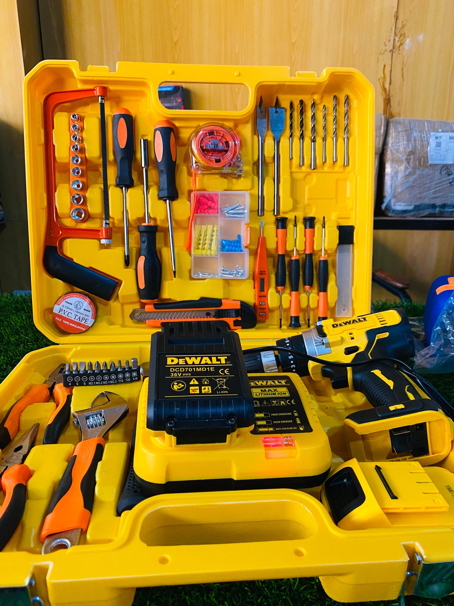 DeWalt Cordless hamring Drill machine 36v 47 Pcs set